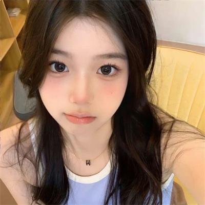 想踢沉迷男的女人