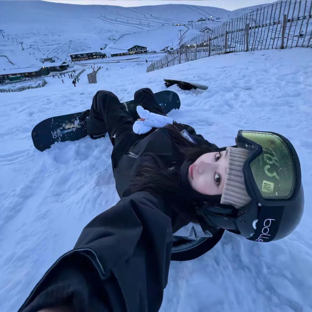 莹莹烛火照红妆